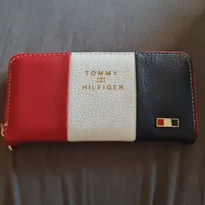 Tommy hilfiger( kopia) plånbok  Helt ny Bra kvalitet 