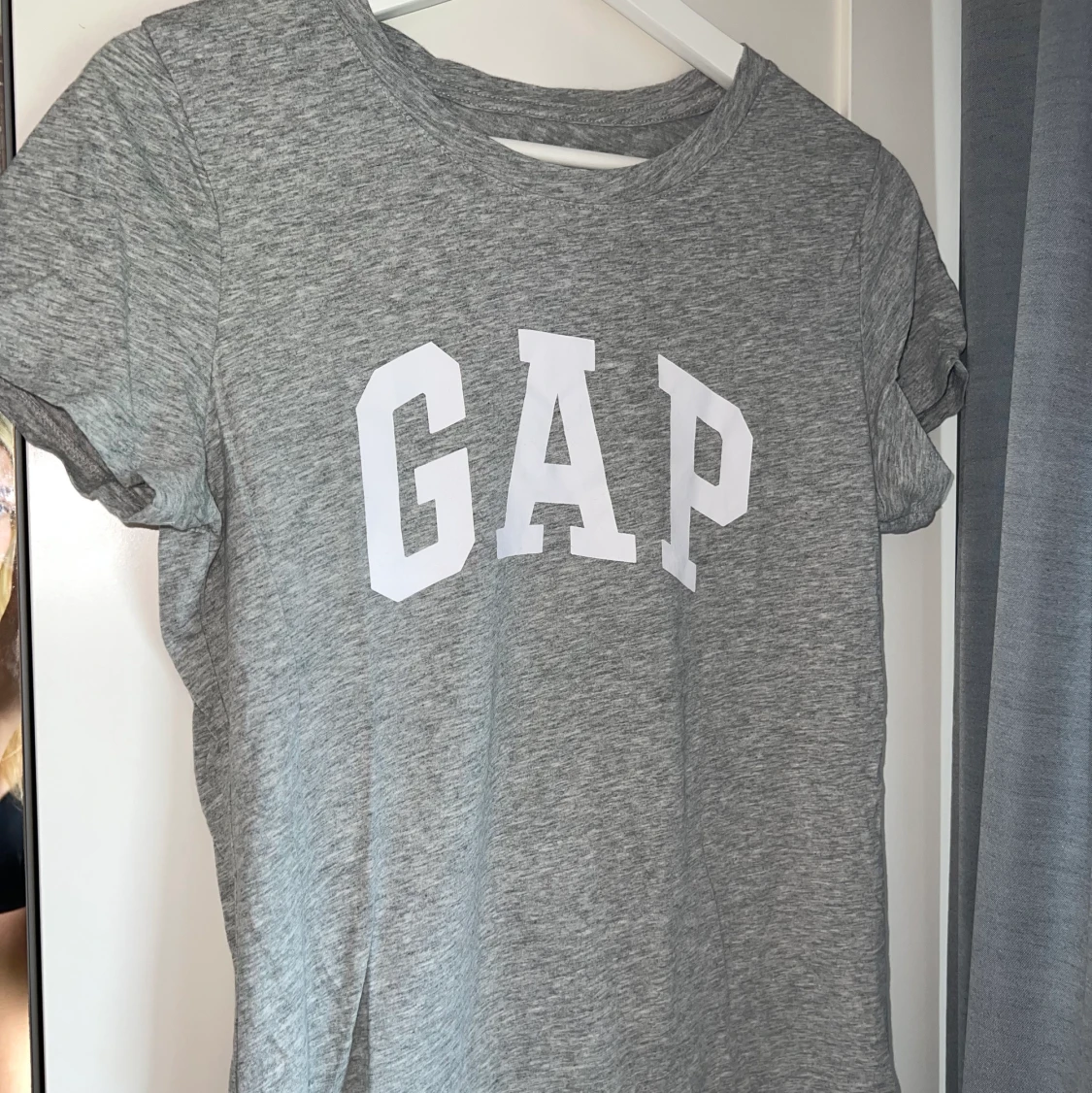 Grå gap T-shirt 