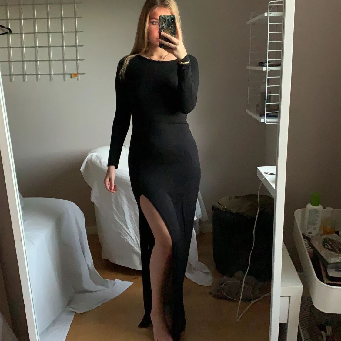 Svart långklänning med slits