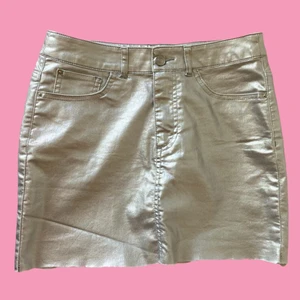 Silver kjol  - Silver mini kjol i stretchig material 