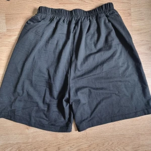 Shorts - Svarta shorts från aliexpress