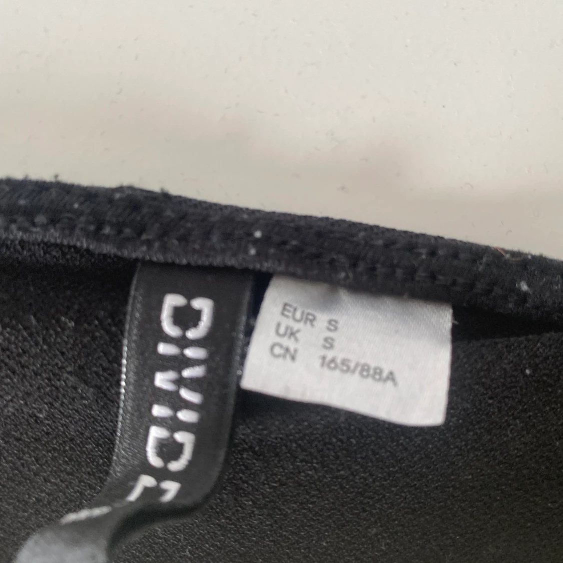 Snygg svart långarmad  - 91