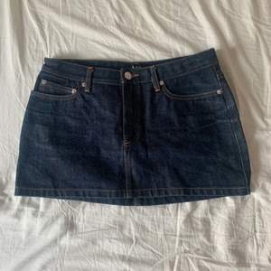 Short denim skirt from A.P.C in M. Raw denim. Worn a few times. No signs of damage.