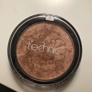 Bronzer - Bronzer från tecnic! Endast testad en gång! Frakt tillkommer på 15kr.