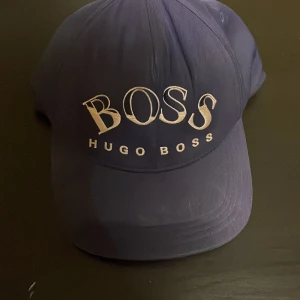 Hugo boss keps  - Jag vill sälja min Hugo boss keps för att jag ska köpa en nu