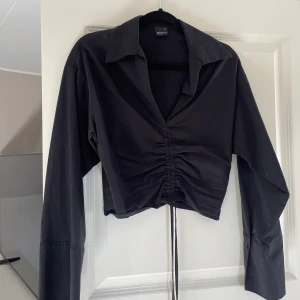 Svart topp från Ginatricot  - 100 kr , som ny