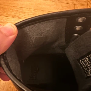 Dr Martens winter boots size 41 - Dr Martens boots. Size: 41 (I wear size 41.5 -42 in other shoes and this fits perfect) Haven’t used them much, they are in great condition. They have thin felt coating inside, works perfect in winter as well.