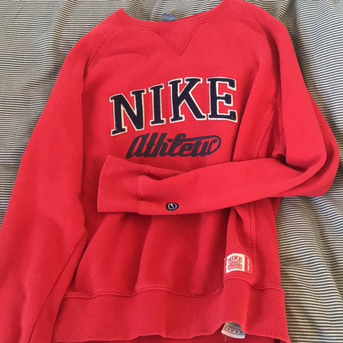 Röd Nike tröja  - 90