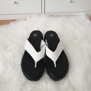 Sandaler  - Helt nya sandaler i storlek 39.