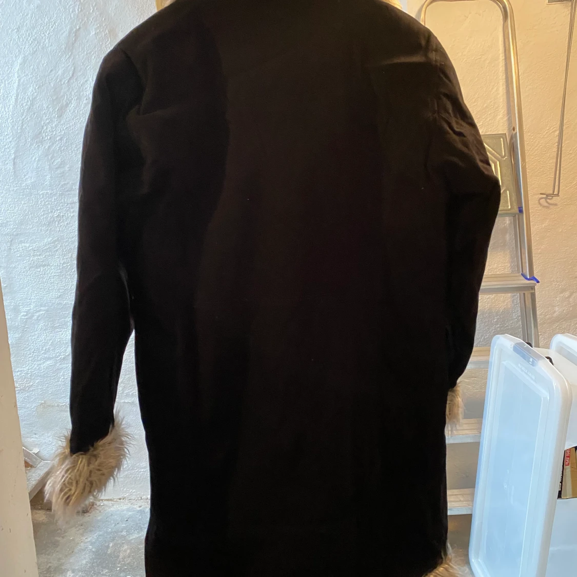 Tjejig Svart kappa - 90