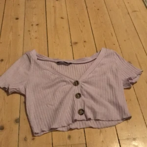 Lila magtröja  - En jätte mjuk/skön lila top,från shein. Oanvänd 💜