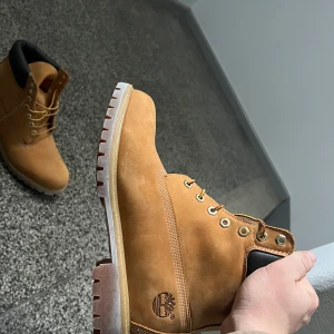 Timberland kängor  - Säljer ett par Timberland kängor perfekta nu till hösten och vintern! Knappt använda