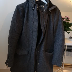 Höstkappa från mango - Höstkappa från mango  Bra skick