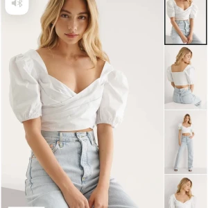 vit blus ifrån nakd - en vit superfin blus från nakd med resår baktill, i strl 34! säljer för 70kr+frakt❣️ 