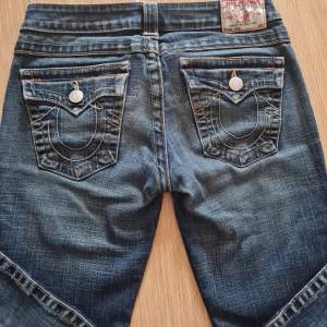 Second hand true religion jeans köpta från Zalando zircle, bra skick. Aldrig använda av mig, lappen sitter kvar. Köparen står för frakten. 