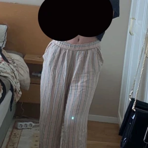 Pyjamas  - Säljer ett par pyjamas byxor då jag inte har användning för dom. ❤️ 150+ frakt = 209kr🙌🙌