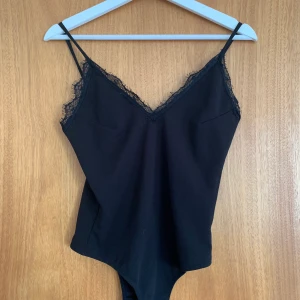 Body/topp - Body/topp i strolek S, fint skick. Kan ändra storlek med banden som en bh.  Skriv för intresse 🌸