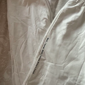 Vita mysbyxor  - Använda fåtal gånger. Säljer på grund av flytt utomlands!