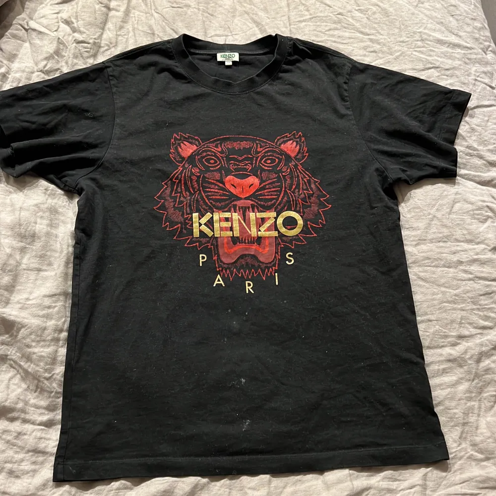 Kenzo t-shirt i storlek m.. T-shirts.