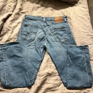 Blåa Levis 502 - Blåa Levis 502 i w32 & L32.