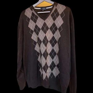 ATLANT V-neck - Storlek XXL men sitter som en L Priset är exklusive frakt, kunden betalar frakten.