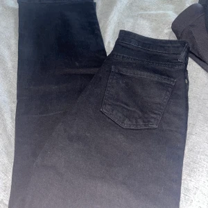 Raka jeans - Raka snygga jeans från madlady. Använda 1 gång så de är som nya. Middle waist