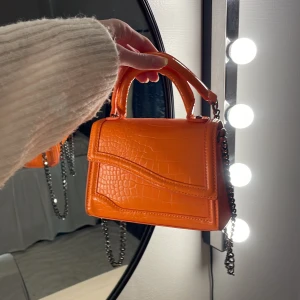 Väska - Orange väska från zara. Använd 1 gång! 💖