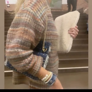 Söker tröja - Söker denna stickade tröja från zara, skriv om ni säljer!!