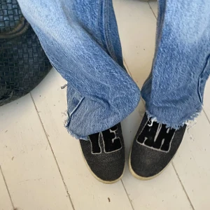 Zara - Ett par skitcoola unika dojor! Köpta på Zara för ett antal år sedan, strl 37. Pris kan diskuteras  😇😇