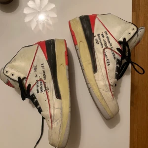 Air jordan 2 ”off-white” custom - Äkta men custom.  Storlek 42,5 Bra beaters