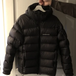 Peak Performance vinterjacka - Tjock och varm vinterjacka! Fint skick!