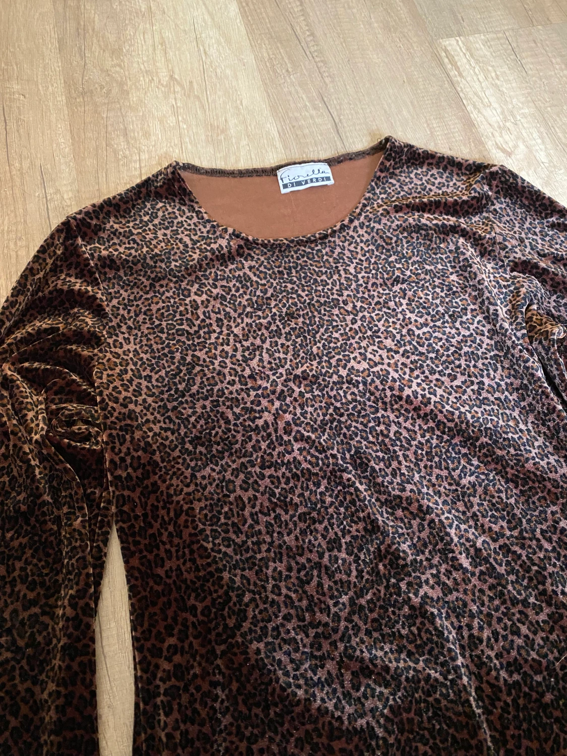 Sammetströja med leopard mönster 