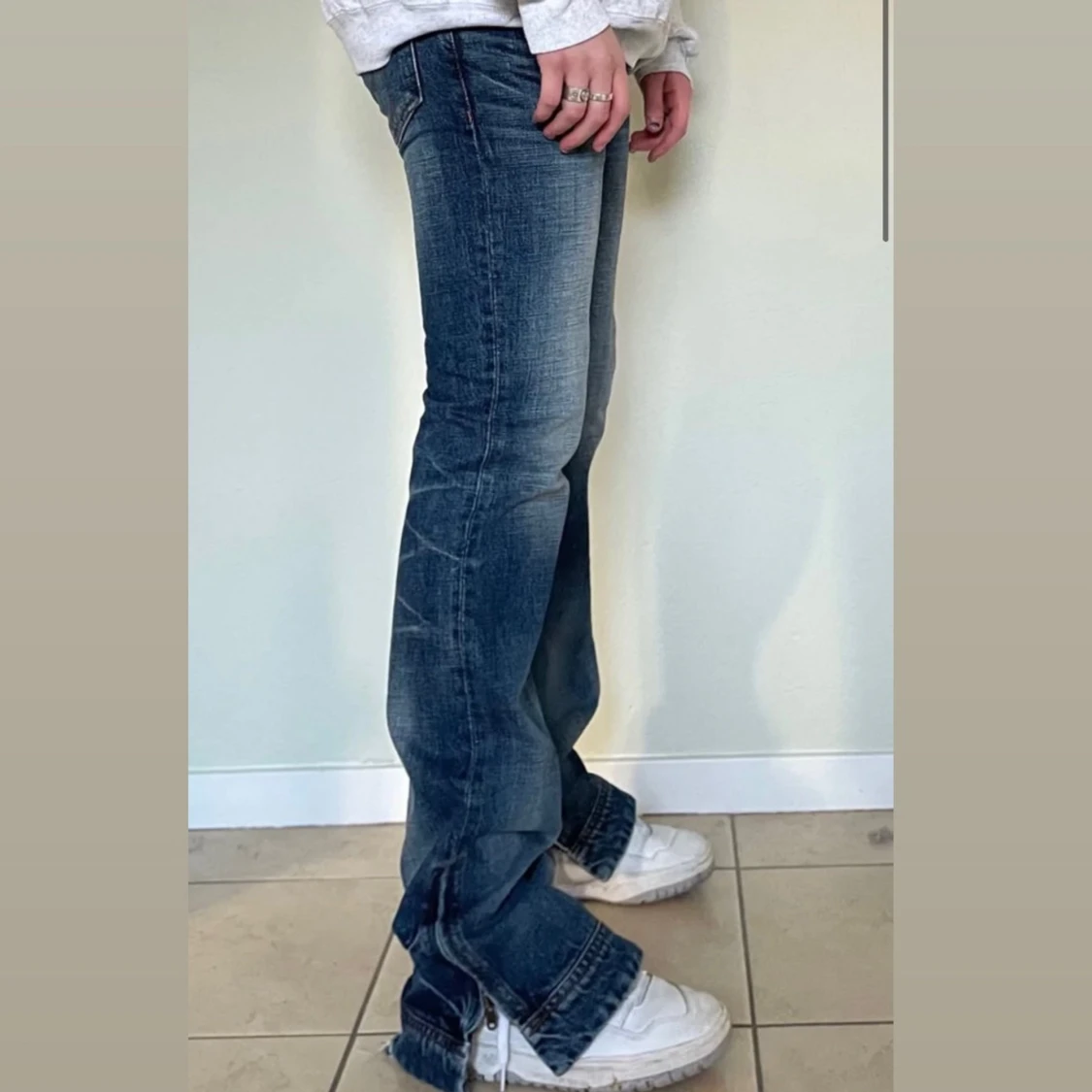 Jättesnygga lågmidjade vintage jeans i st M