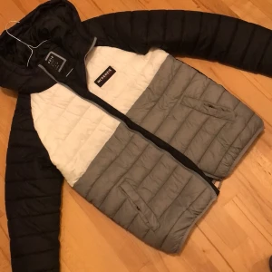 Mckenzie M - Fräsch jacka Inköpt förra säsongen  