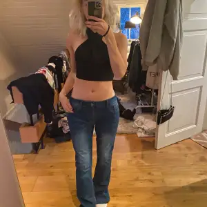 Jätte snygga mågmidjade jeans!! Aldrig använda men suuuppperrrr snygga🤍💗