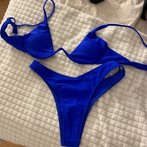  Bikini  - Säljer detta Bikini sättet då den är för liten för mig. Överdelen sitter som en s och underdelen är som en m. Den är helt oanvänd har bara testat 