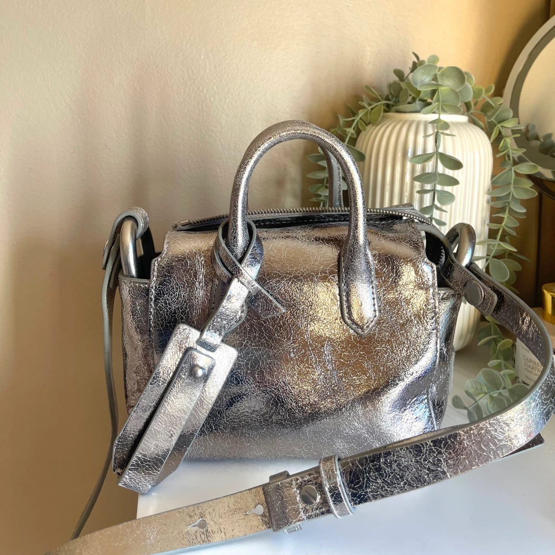 silvrig väska