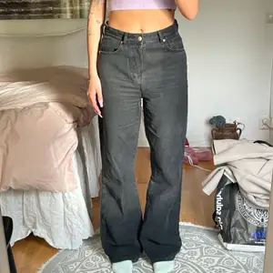 Svarta jeans från bikbok
