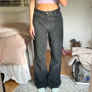 Bik Bok jeans storlek 31 - Svarta jeans från bikbok