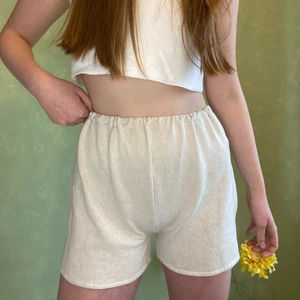 Linneshorts  - Säljer nu ett par linneshorts som jag själv sytt, stretchig midja!