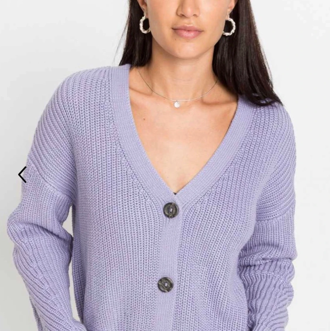 Lila stickad kofta med knappar 