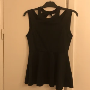 Svart partytopp strl S - Svart partytopp strl S. Använd 1 gång