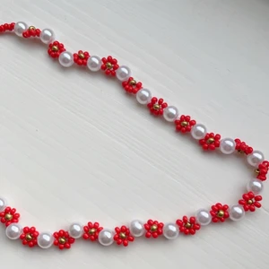 Halsband  - Rött pärlhalsband! Säljer för 139kr❤️