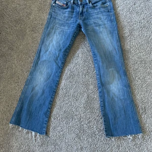 Diesel jeans  - Hej måste tyvärr sälja! Köpte dem på höstlovet inte så gamla! Storlek 26 lite förstora för mig!💕 klippte jeansen lite för dem var för långa för mig💕