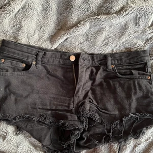 Svarta shorts - Säljer ett par svarta shorts från Gina tricot
