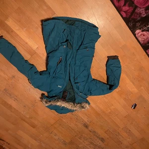 Jacka - Säljs pågrund av att den inte används, använd en vinter inget fel på den 