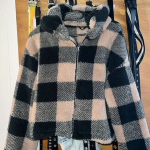 Jacka  - Superskön jacka i strl xs. Använd fåtal gånger 🥰