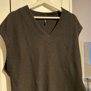 Väst - Fin best från ONLY säljs oga inte används nypris 300kr