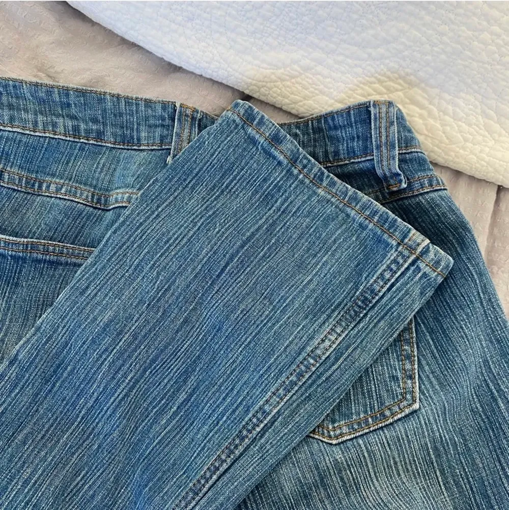 Bud på 529! Snygga jeans från brandy Melville i ny skick. As snygga och as bekväma. Köpta för 566 här på Plick . Jeans & Byxor.