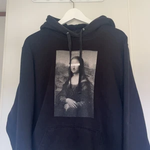 Svart hoodie - Jättefin hoodie från the cool elephant, säjer då den inte passar mig så bra☺️
